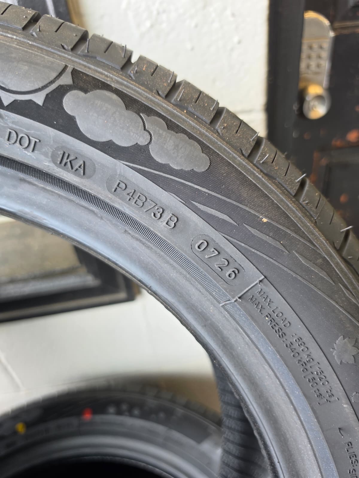 215/50R17 Set (4 Brand New Tires!!) Thunderer Mach 1