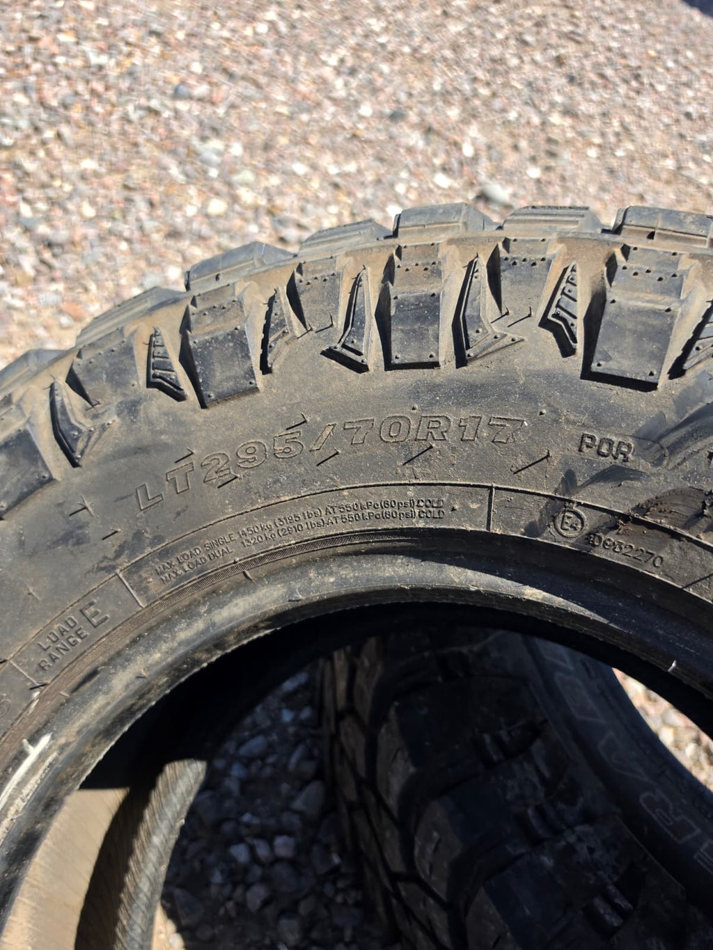 LT295/70R17 Single (1 Used Tire) Maxxis Razr