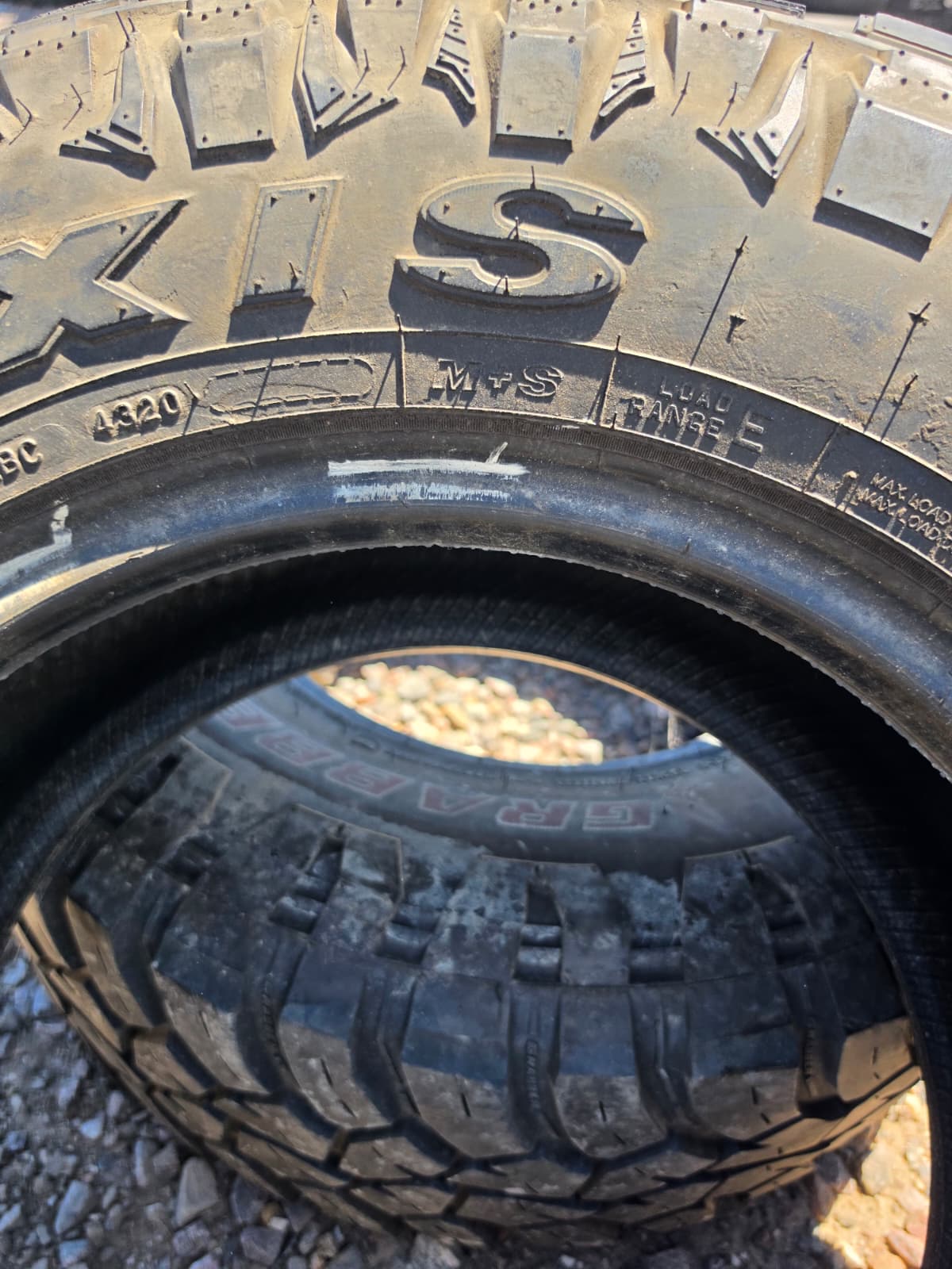 LT295/70R17 Single (1 Used Tire) Maxxis Razr