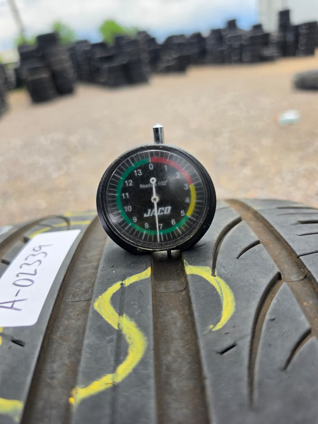 285/35ZR18 Single (1 Used Tire) Lexani Lx Uhp 207