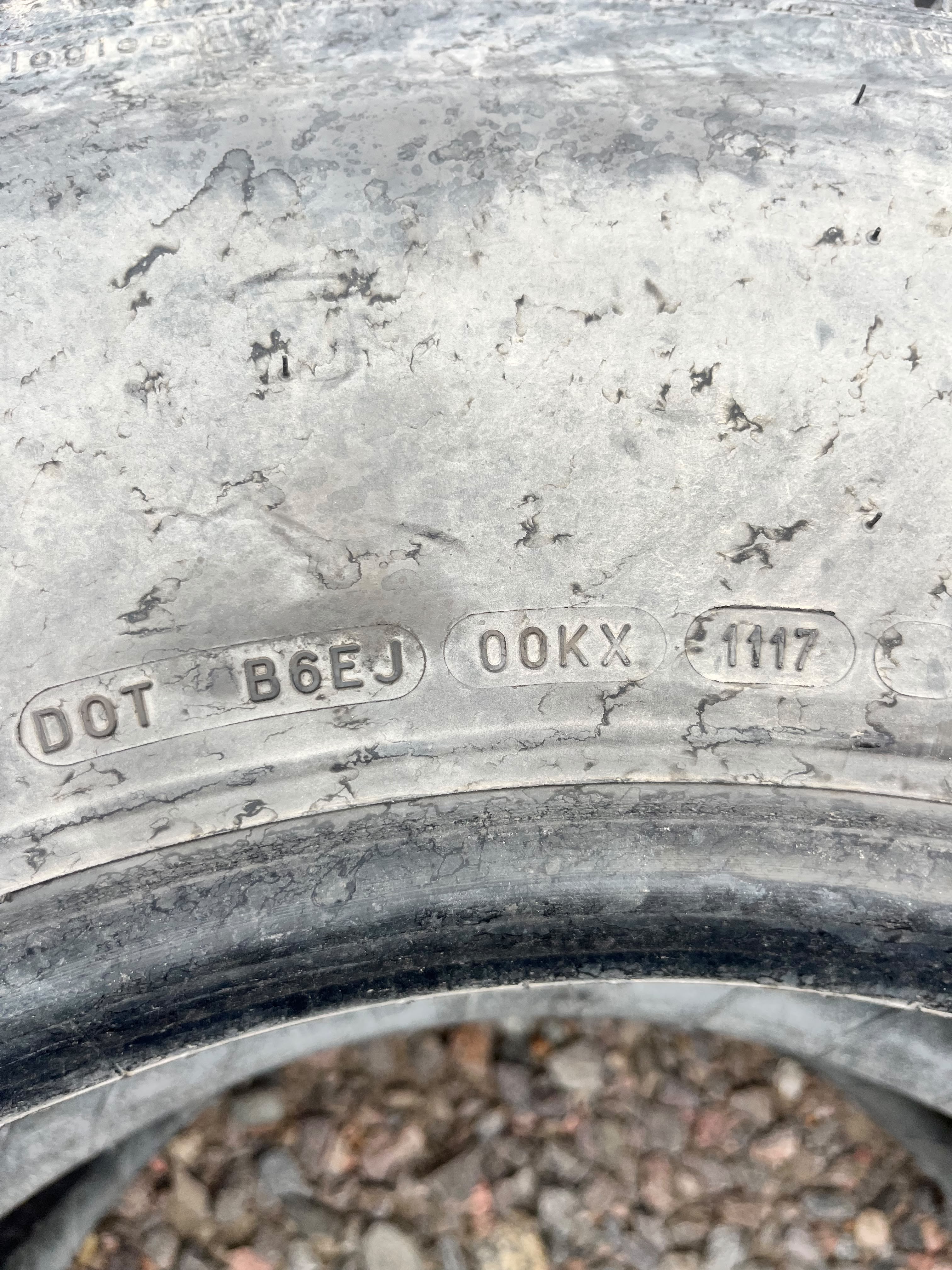 275/80R22.5 Pair (2 Used Tires) Michelin XDA 5+