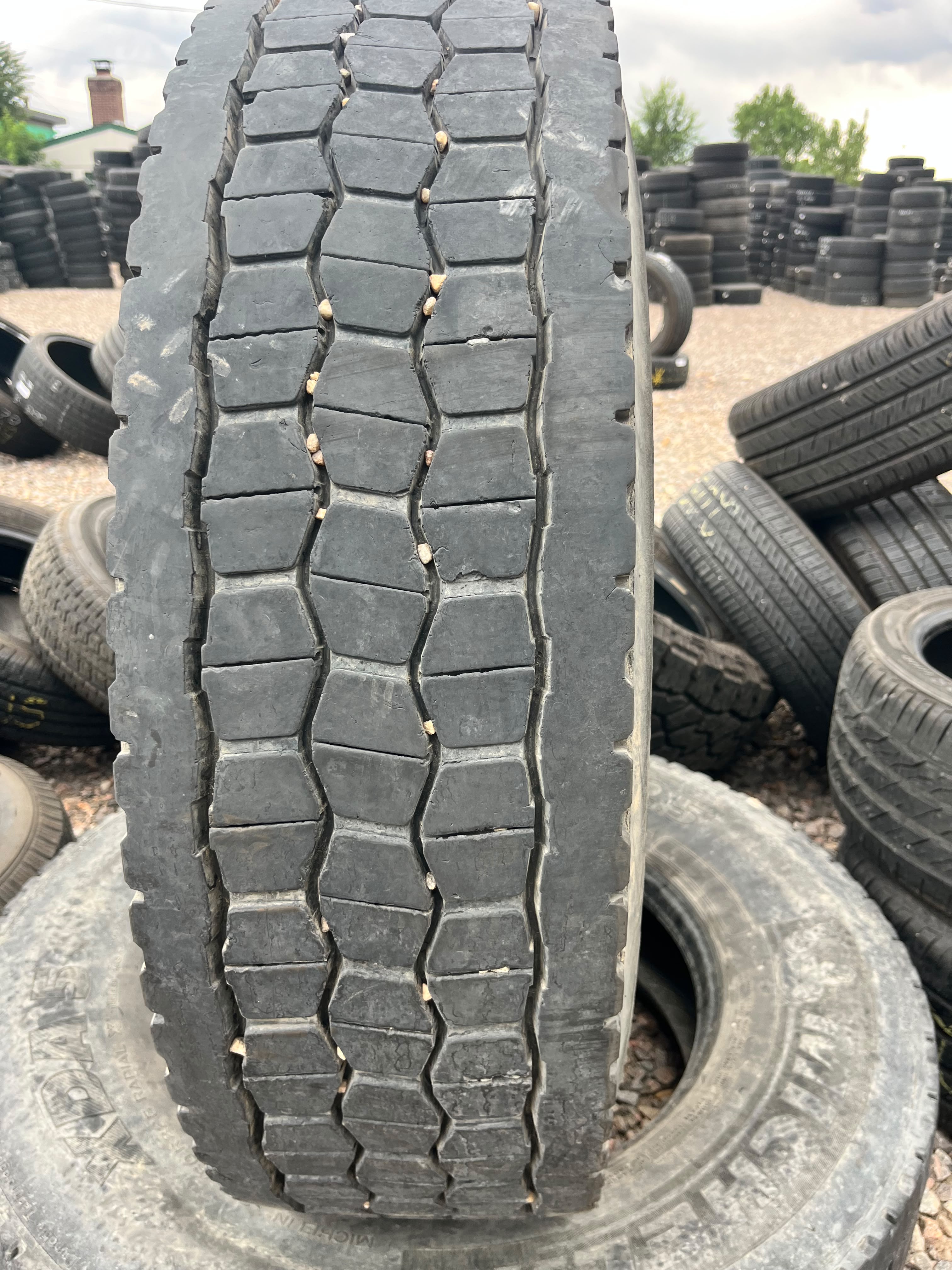 275/80R22.5 Pair (2 Used Tires) Michelin XDA 5+