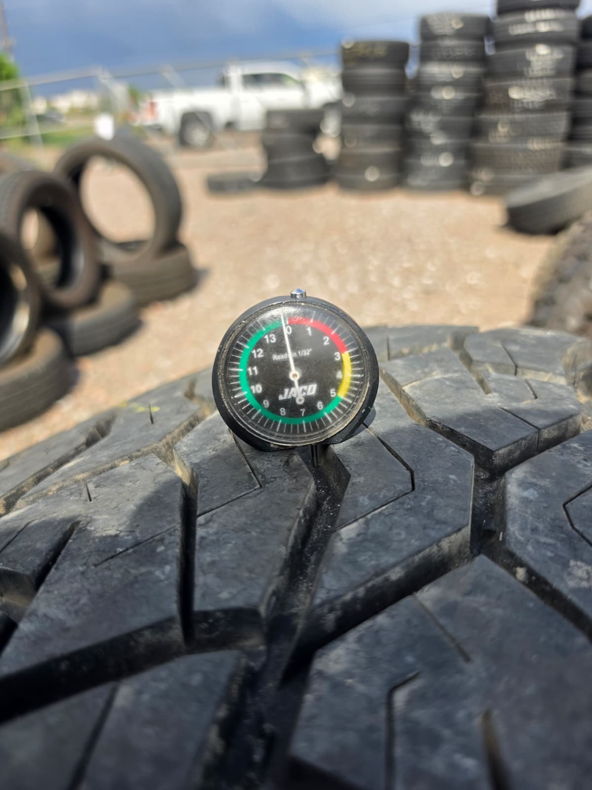 LT35x15.50R22 Single (1 Used Tire) Venmon Power Terra Hunter RT