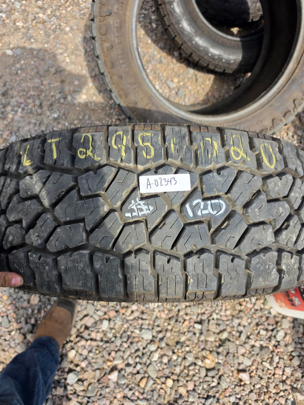 LT295/60R20 Single (1 Used Tire) Falken Wild Peak