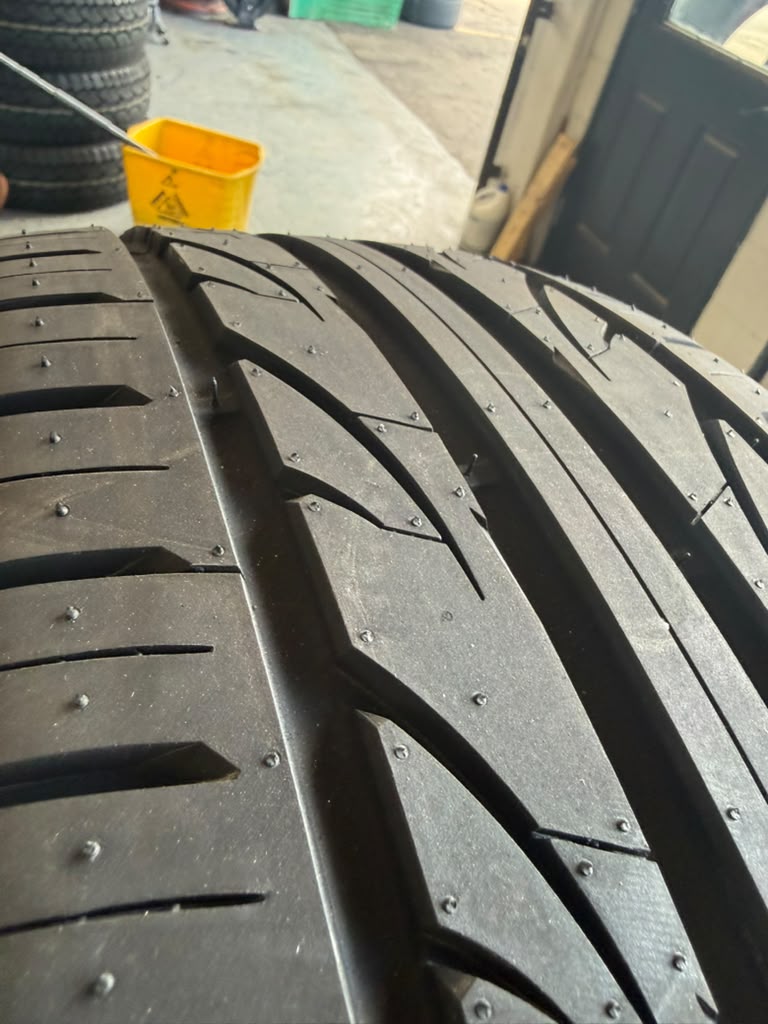 235/40R18 Set (4 Brand New Tires!!) Lexani LXUHP 207