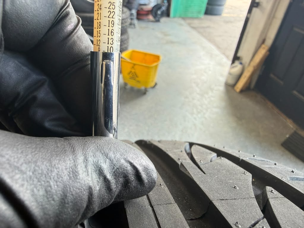 235/40R18 Set (4 Brand New Tires!!) Lexani LXUHP 207