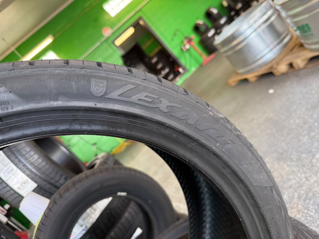235/40R18 Set (4 Brand New Tires!!) Lexani LXUHP 207