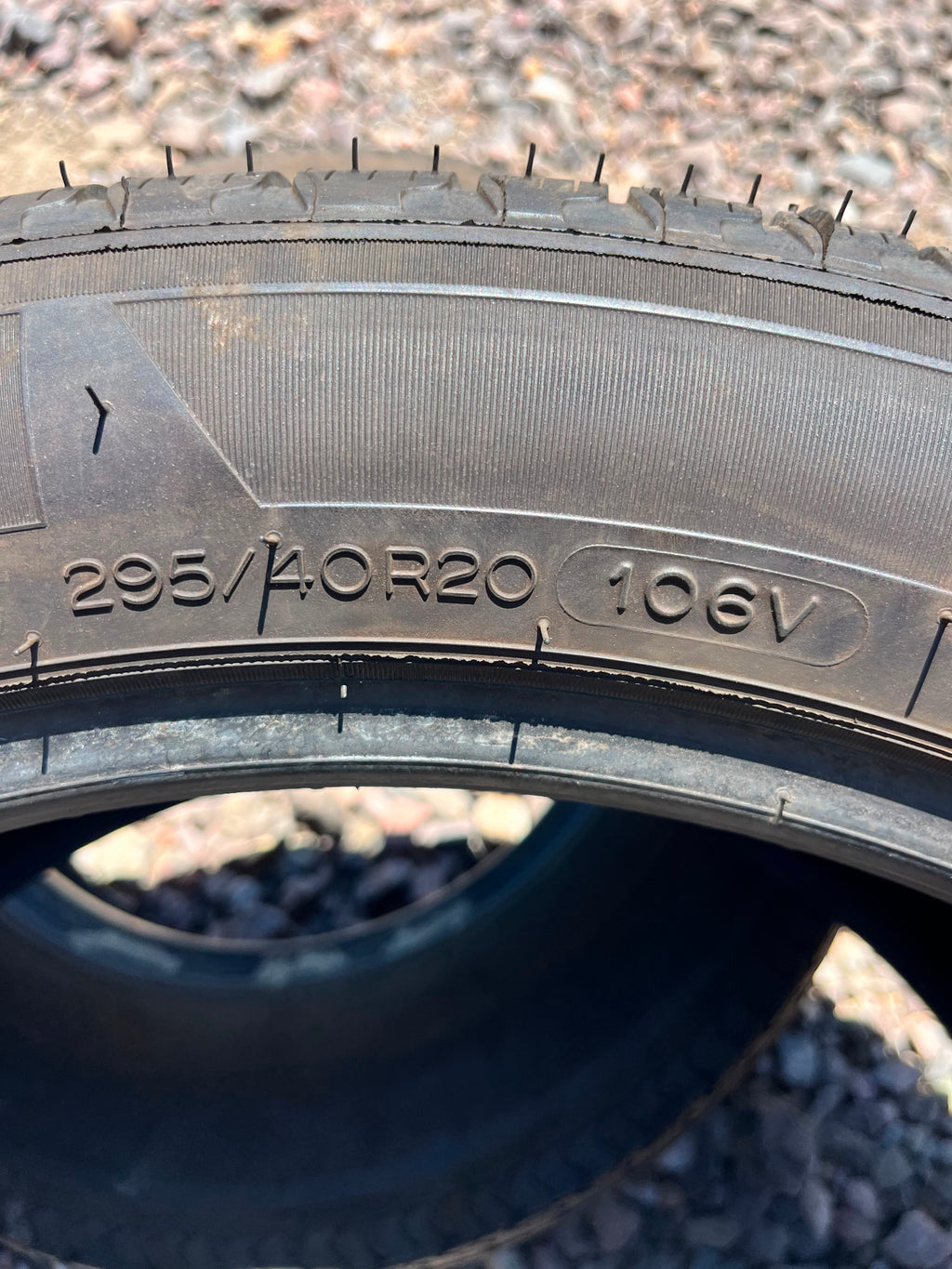 295/40R20 Single (1 Used Tire) Michelín Latitude Tour HP