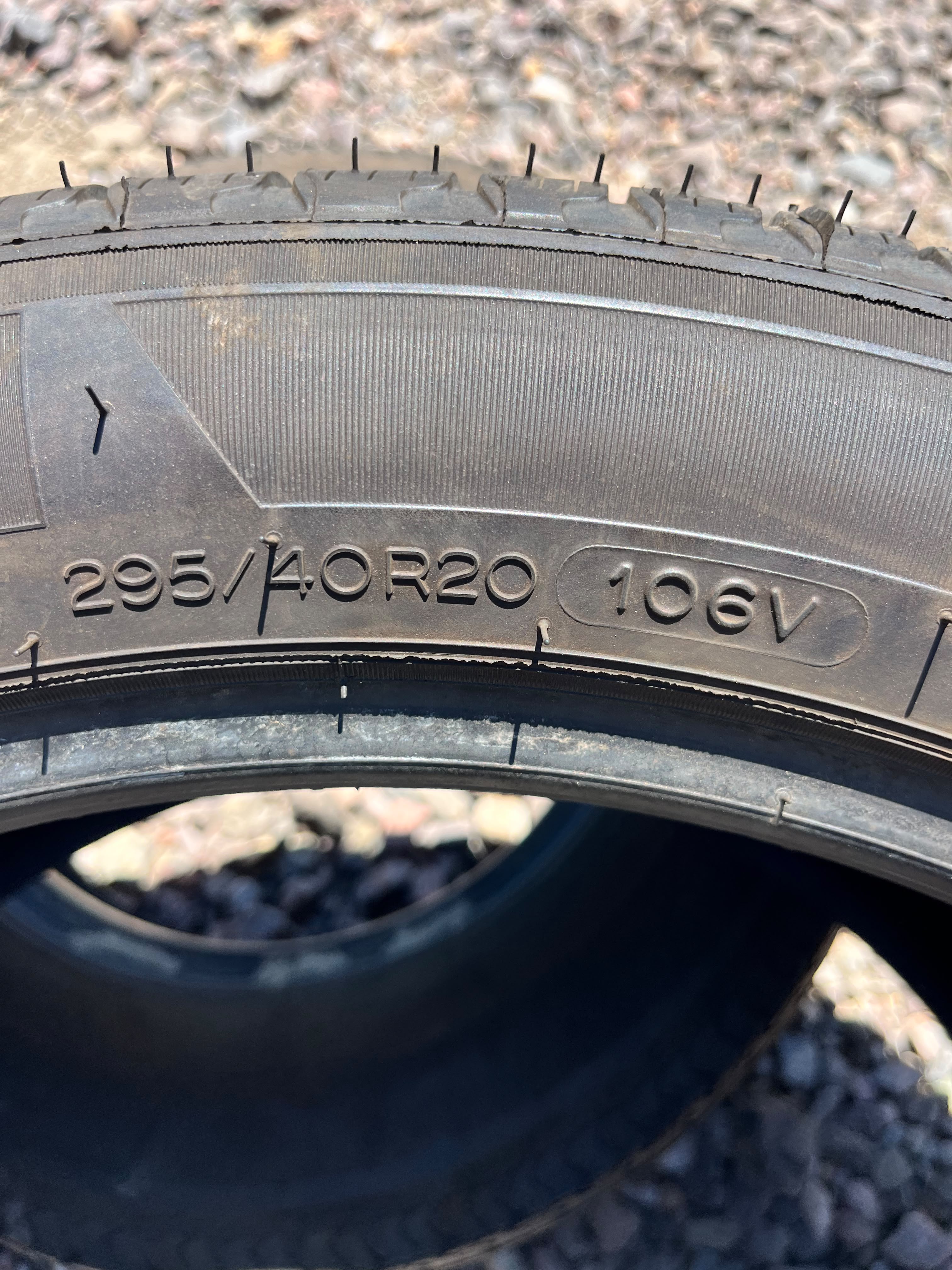 295/40R20 Single (1 Used Tire) Michelín Latitude Tour HP