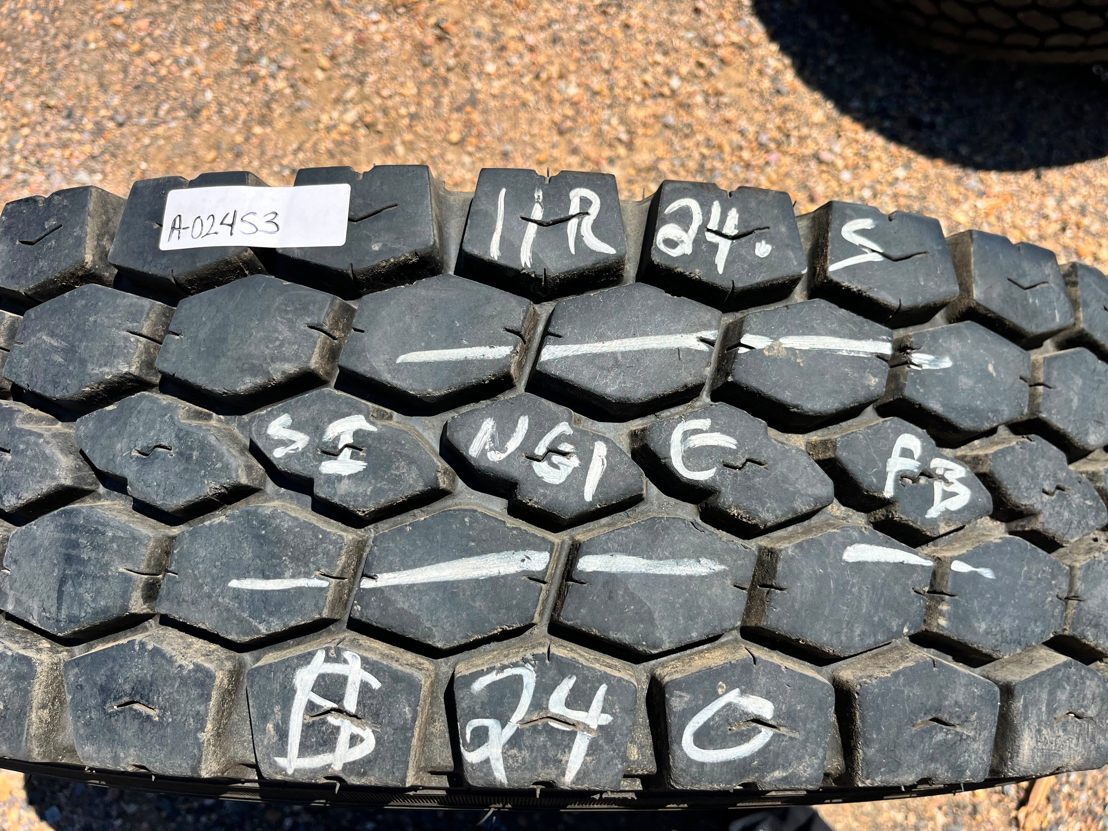 11R24.5 Single (1 Used Tire) Gladiator Qr92pos