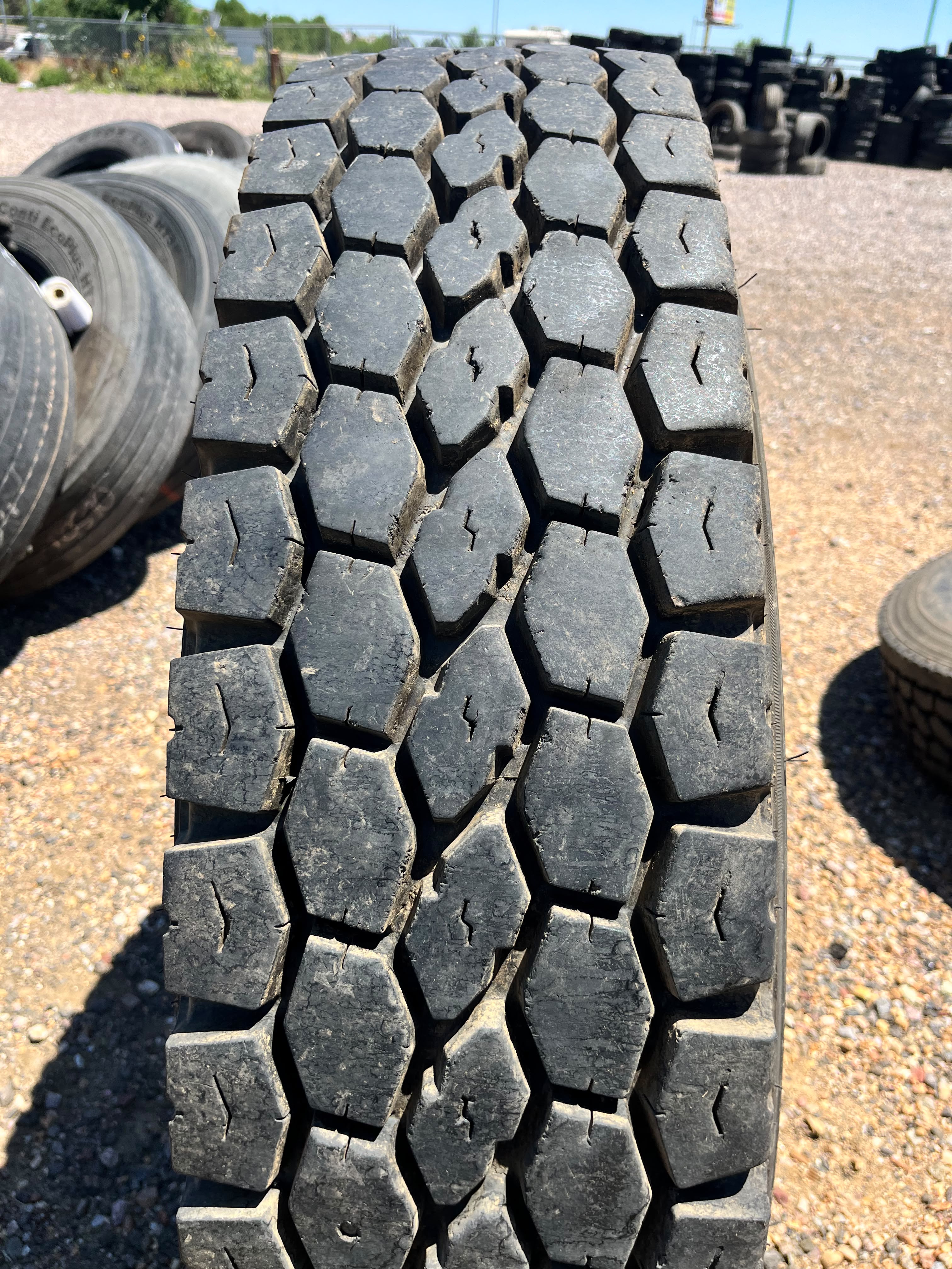 11R24.5 Single (1 Used Tire) Gladiator Qr92pos