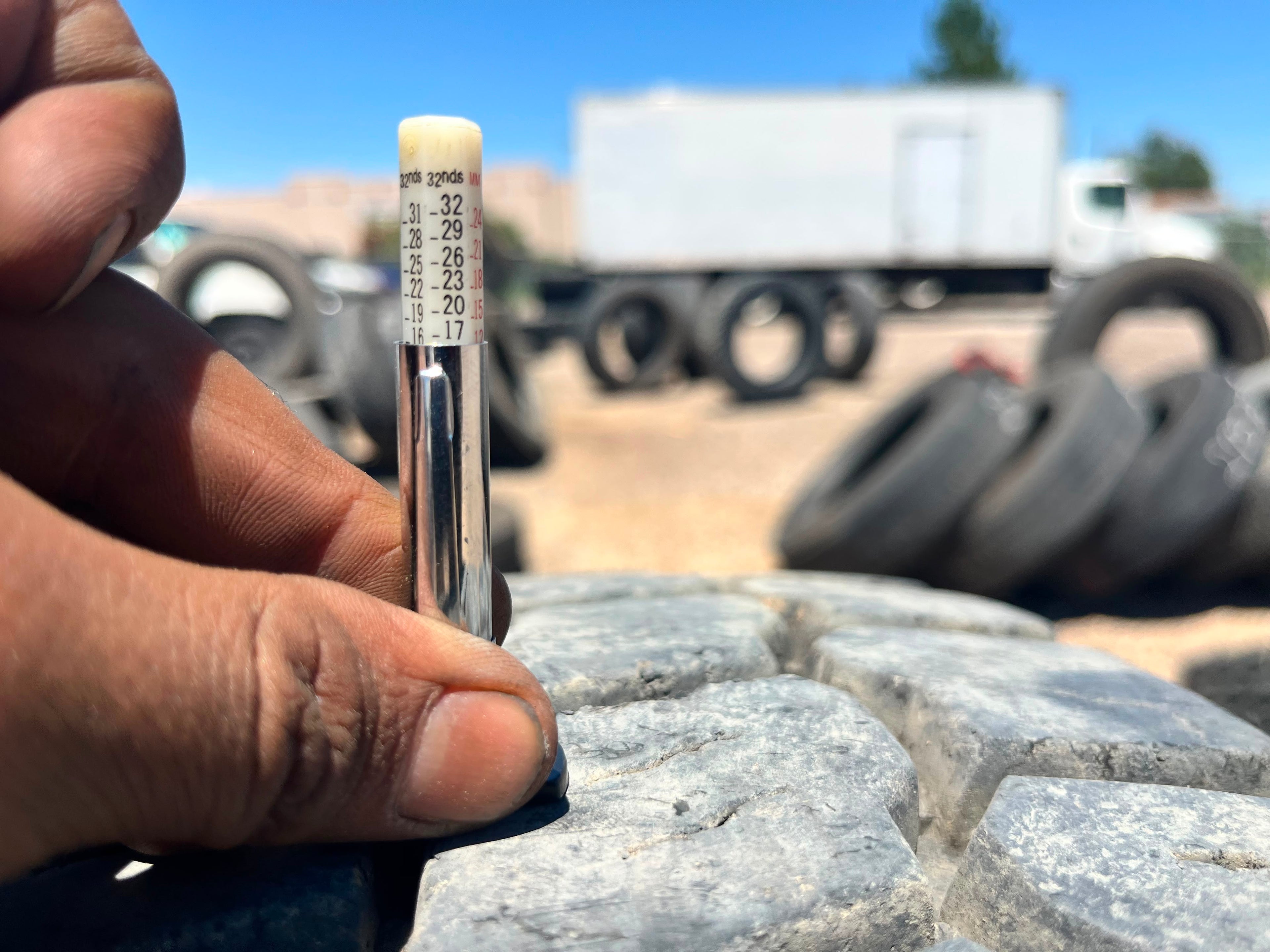 11R24.5 Single (1 Used Tire) Continental Hdr1