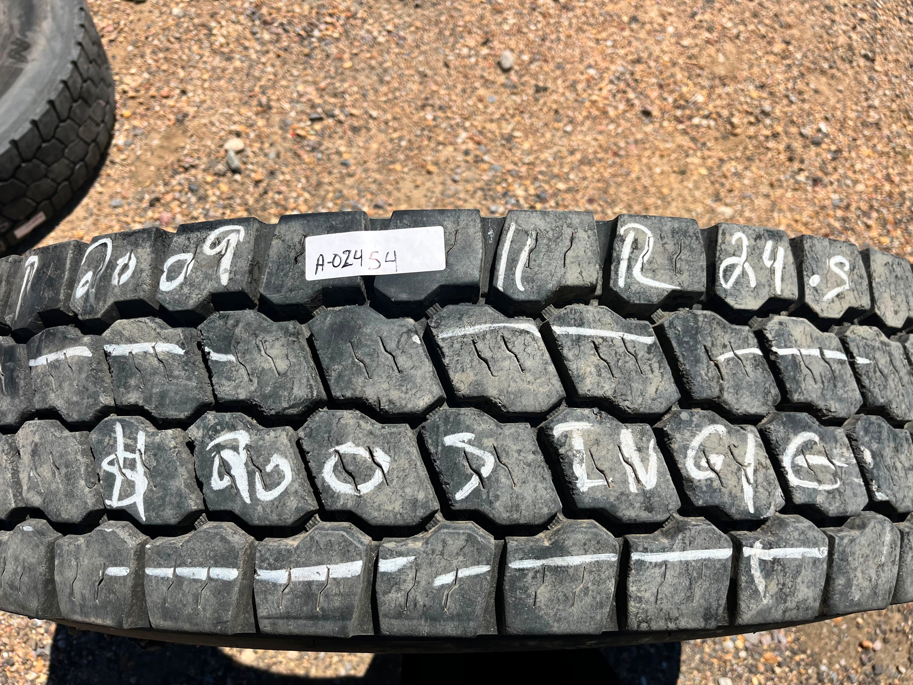 11R24.5 Single (1 Used Tire) Continental Hdr1