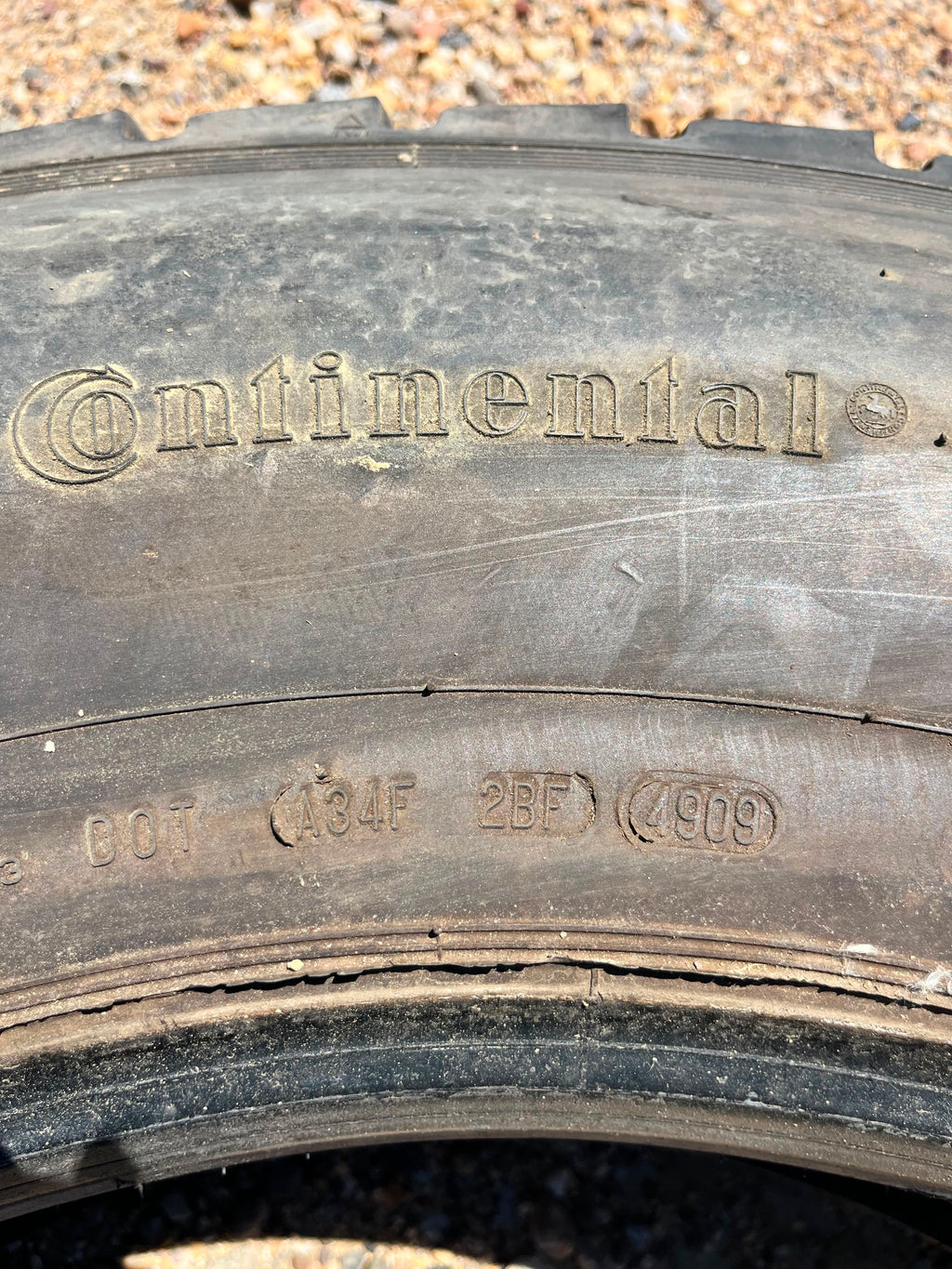 11R24.5 Single (1 Used Tire) Continental Hdr1