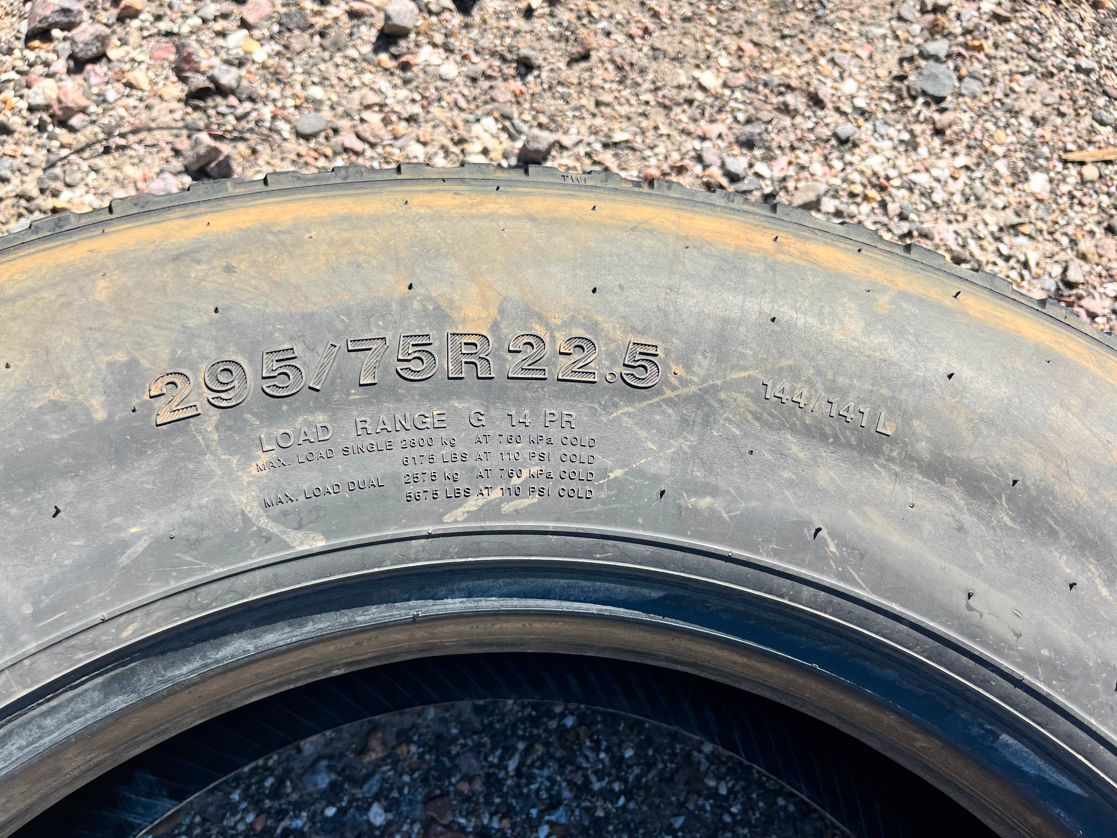 295/75R22.5 Set (4 Used Tires) Trazano CM983