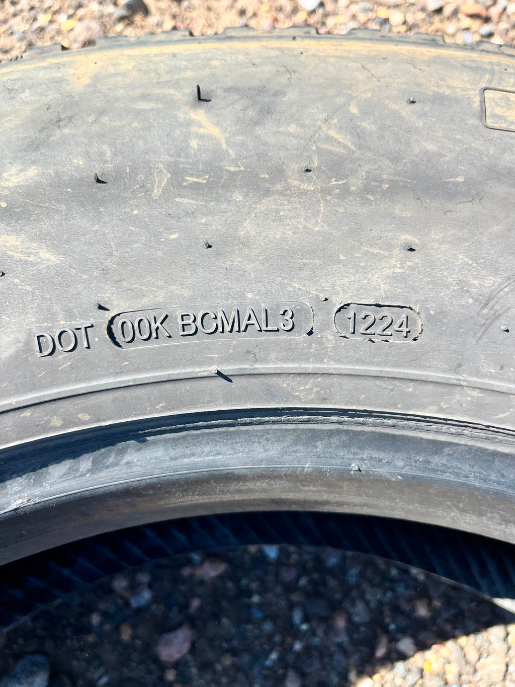 295/75R22.5 Set (4 Used Tires) Trazano CM983