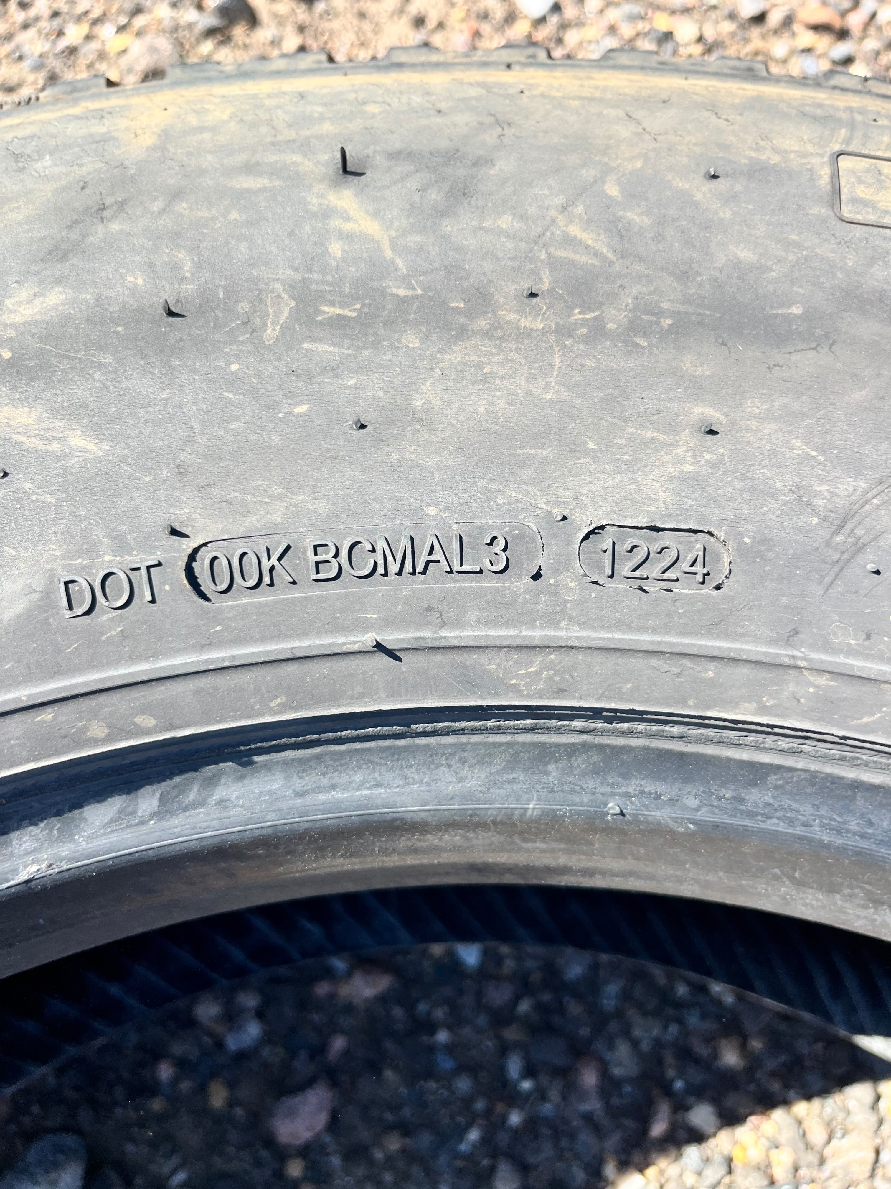 295/75R22.5 Set (4 Used Tires) Trazano CM983