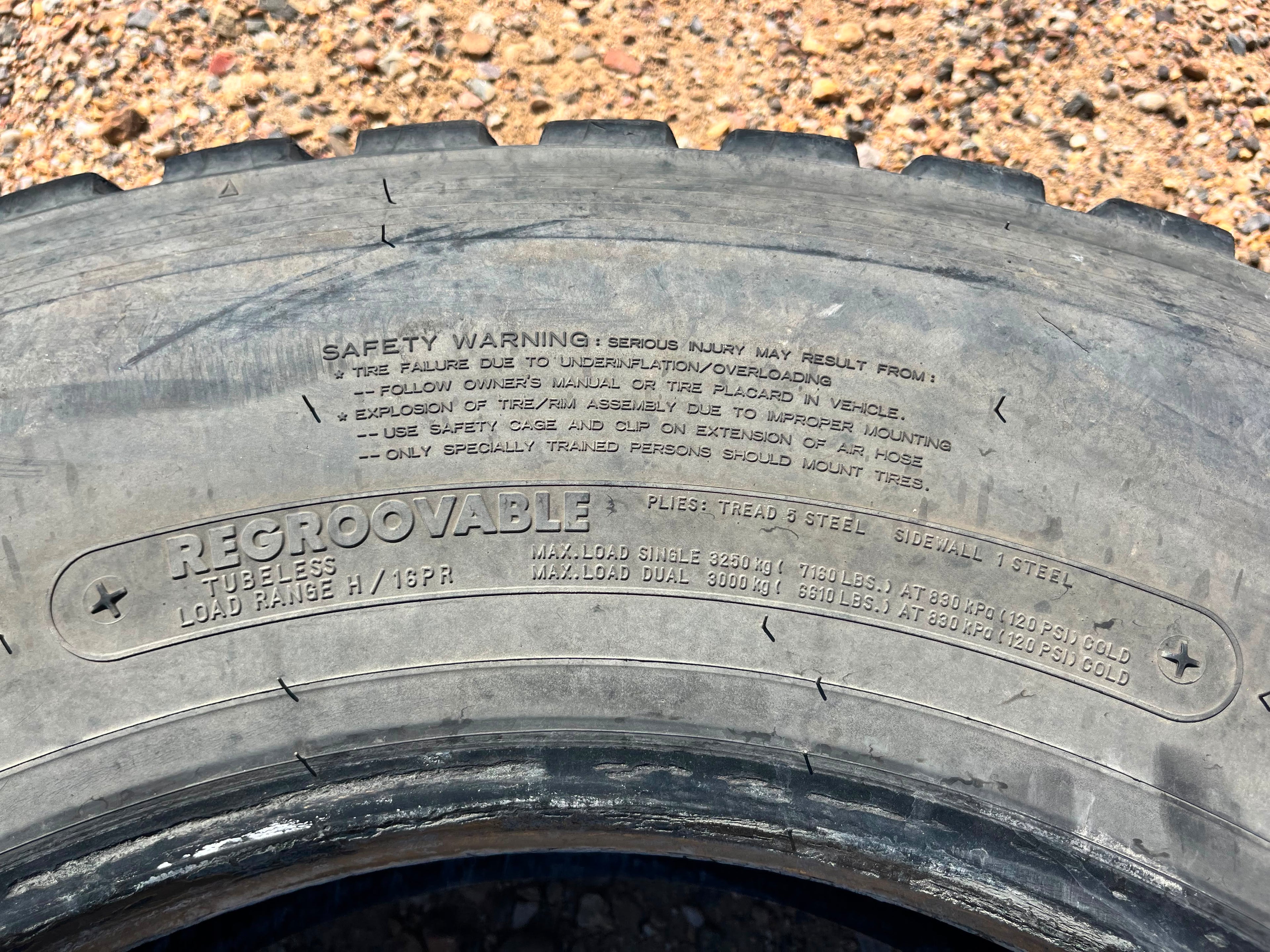 11R24.5 Set (5 Used Tires) Bridgestone M799
