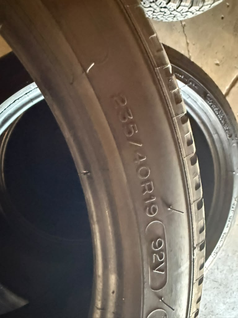 235/40R19 Set (4 Used Tires) Michelin Primacy MXM4