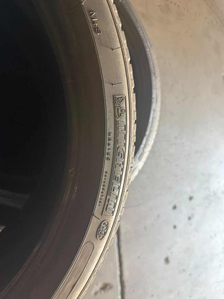 235/40R19 Set (4 Used Tires) Michelin Primacy MXM4