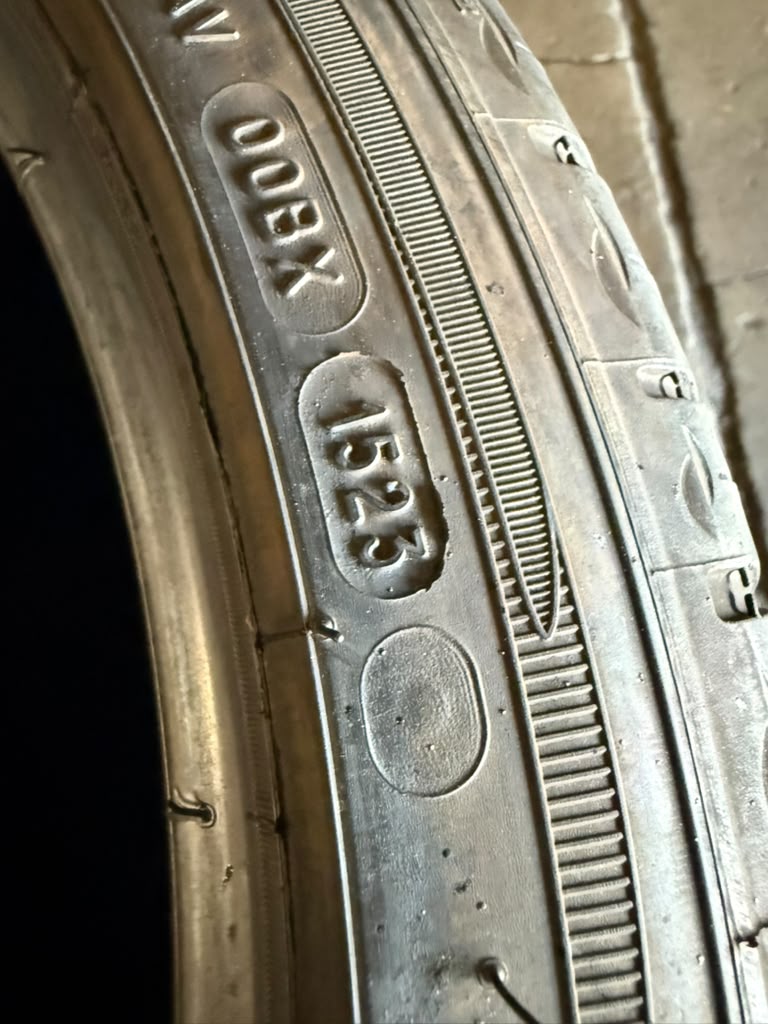 235/40R19 Set (4 Used Tires) Michelin Primacy MXM4