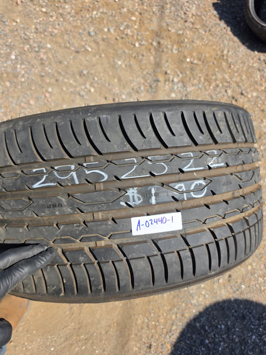 295/25R22 Pair (2 Used Tires) Zenna Argus Uhp