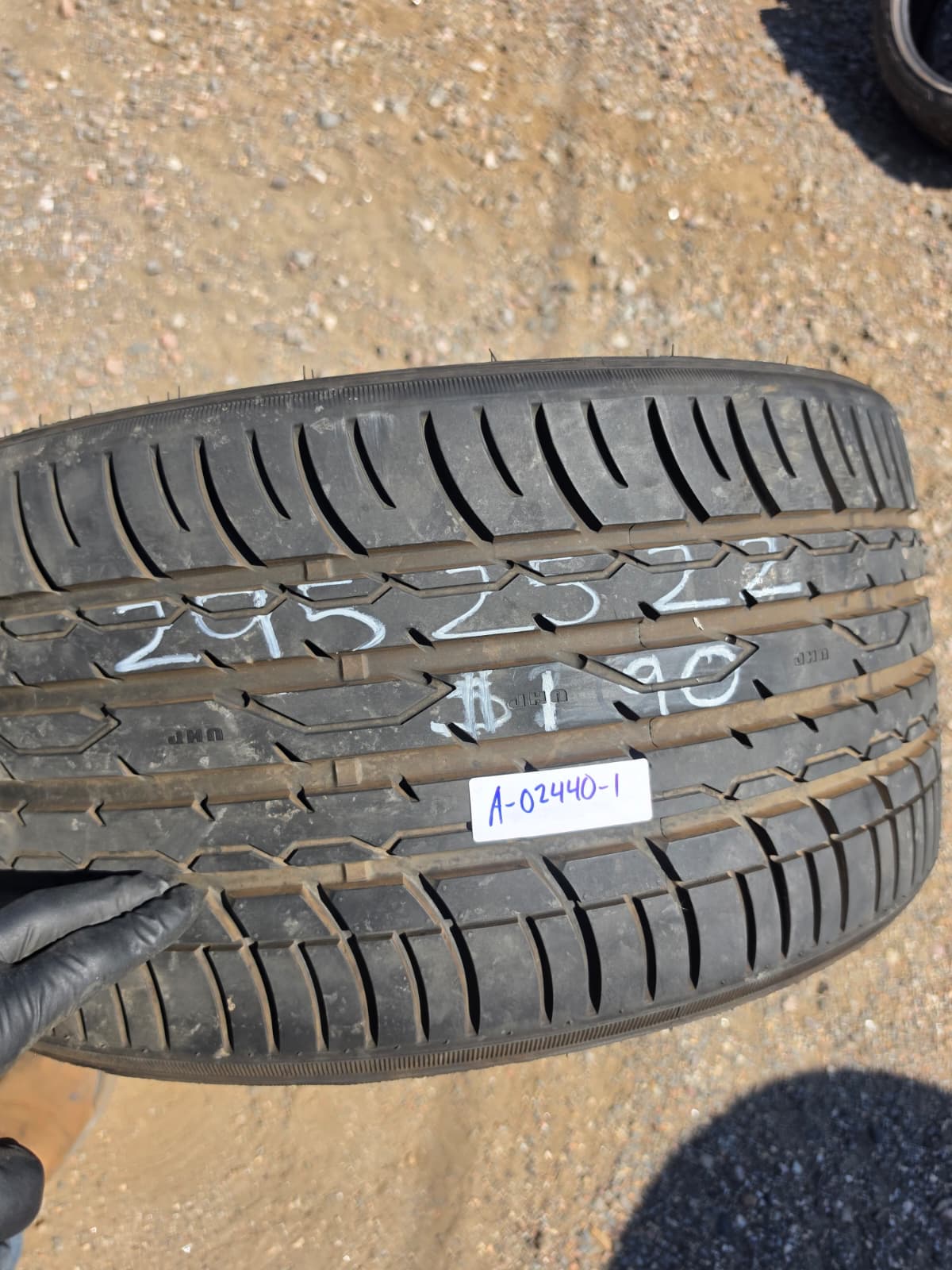 295/25R22 Pair (2 Used Tires) Zenna Argus Uhp