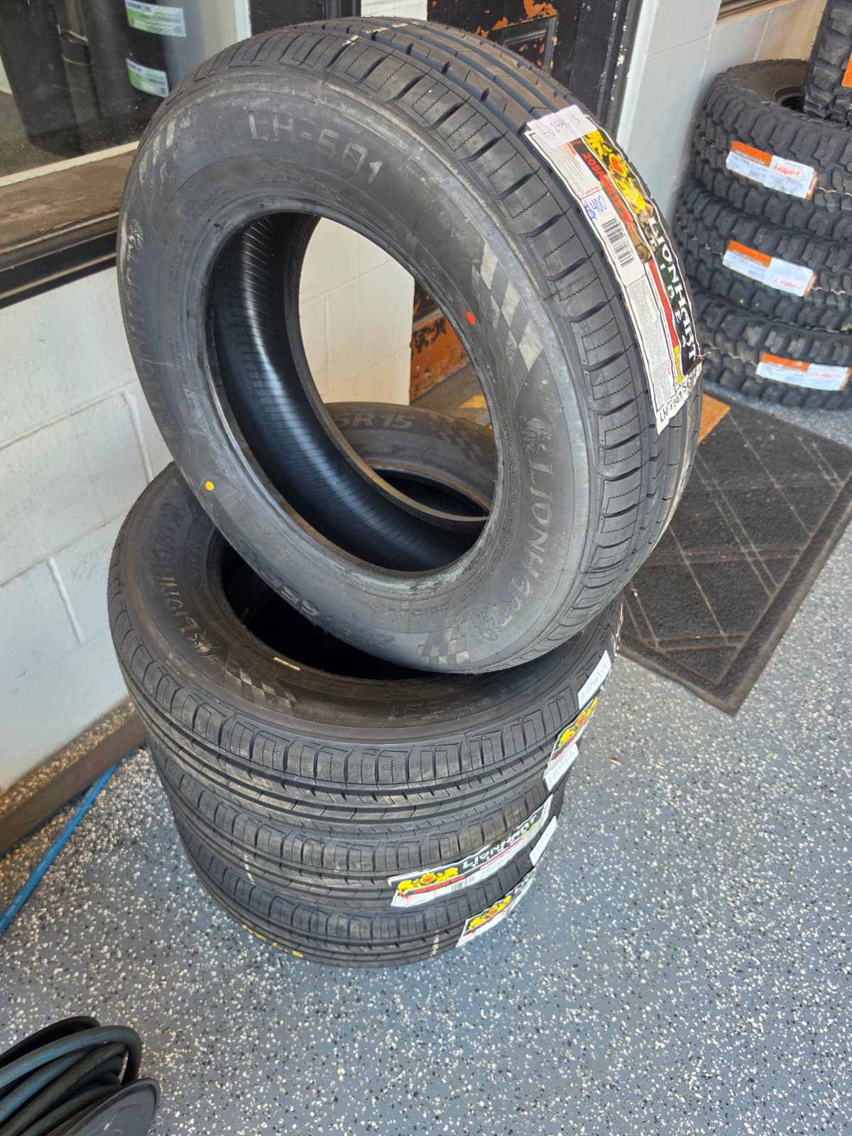 205/65R15 Set (4 Brand New Tires!!) Lionhart Tires Lh-501