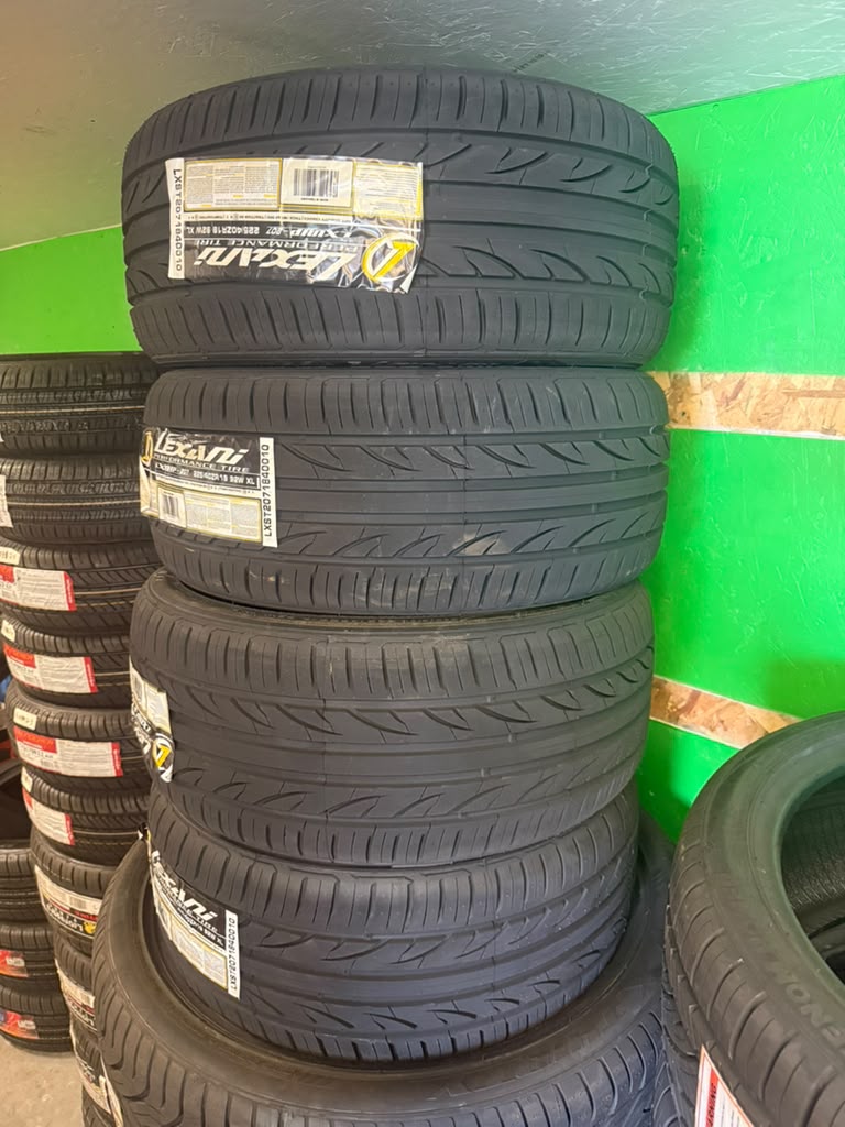225/40R18 Set (Brand New Tires!!) Lexani Lx UhP207