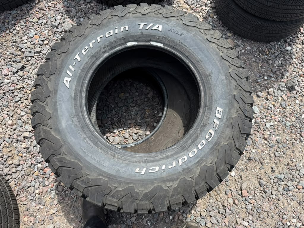 LT285/70R17 Pair (2 Used Tires) Bfgoodrich K02
