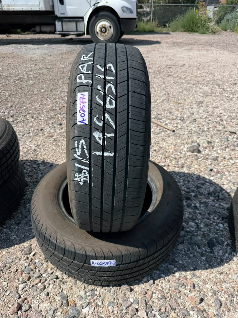 195/65R15 Pair (2 Used Tires) Michelin Defender