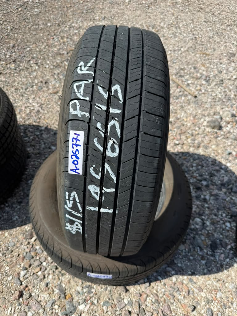 195/65R15 Pair (2 Used Tires) Michelin Defender