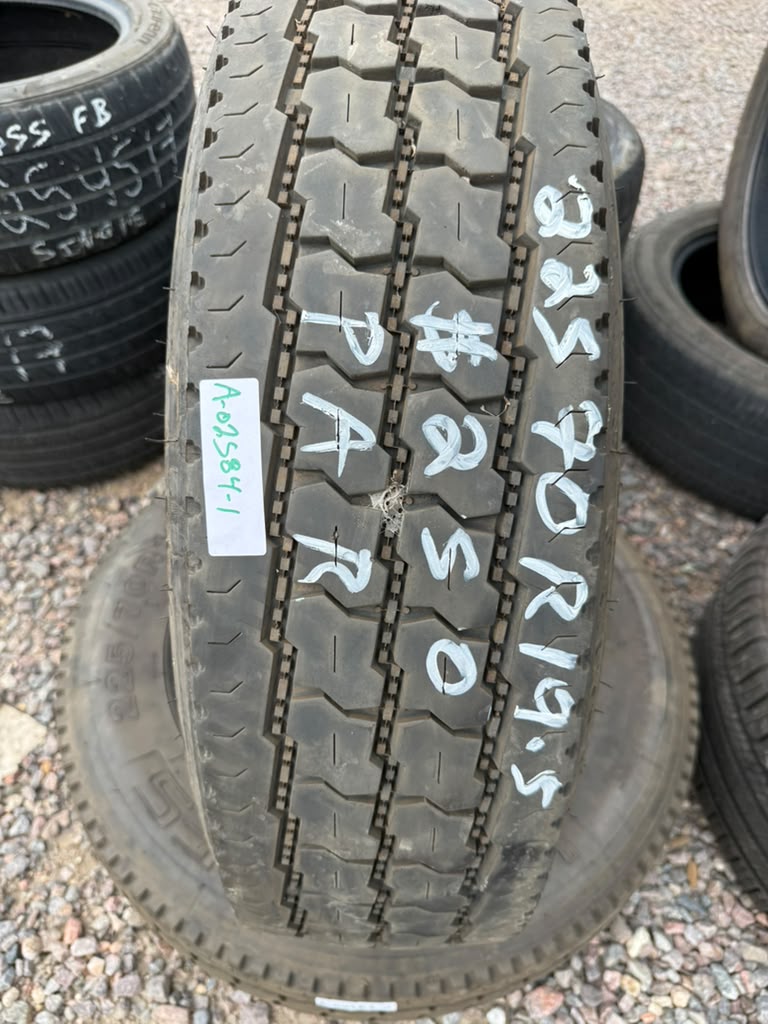225/70R19.5 Pair (2 Used Tires) Hercules H-702