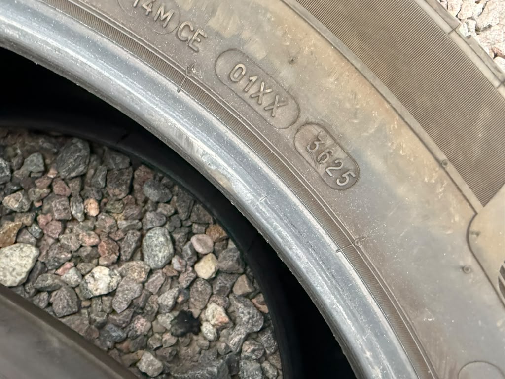 275/45R21 Pair (2 Used Tires) Michelin Primacy Tour