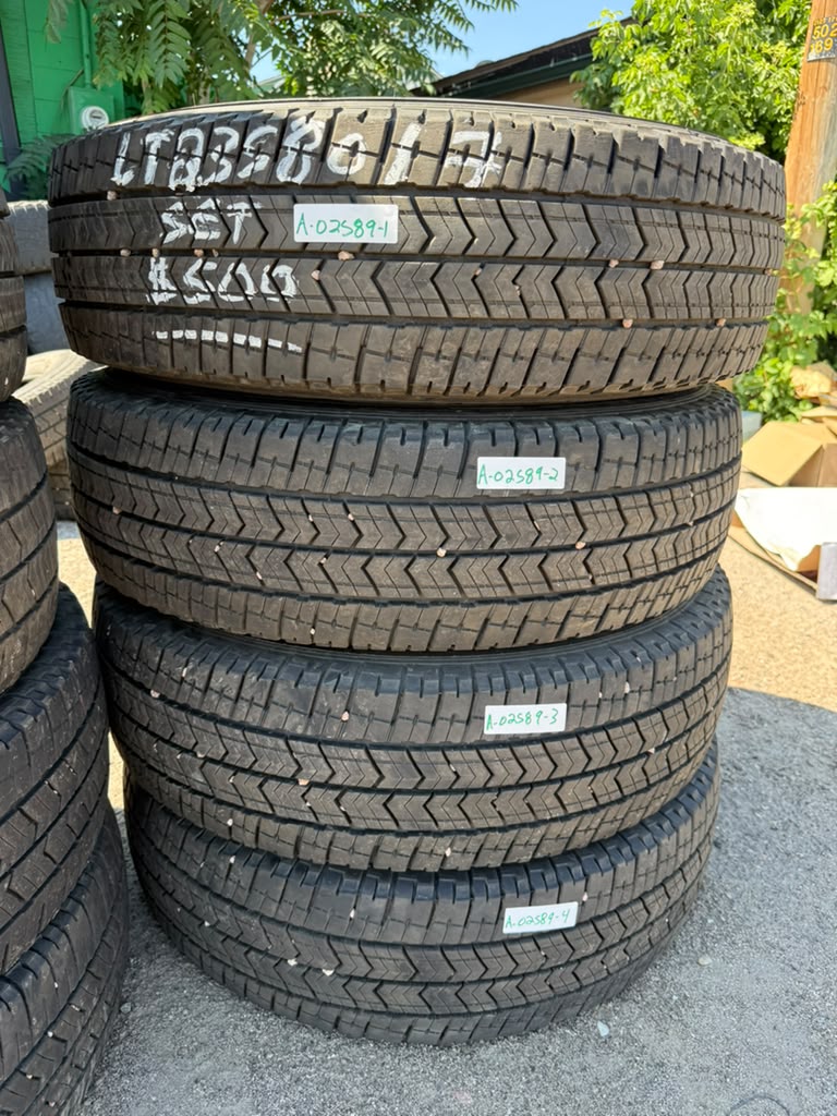 LT235/80R17 Set (4 Used Tires) Michelin Primacy LTX
