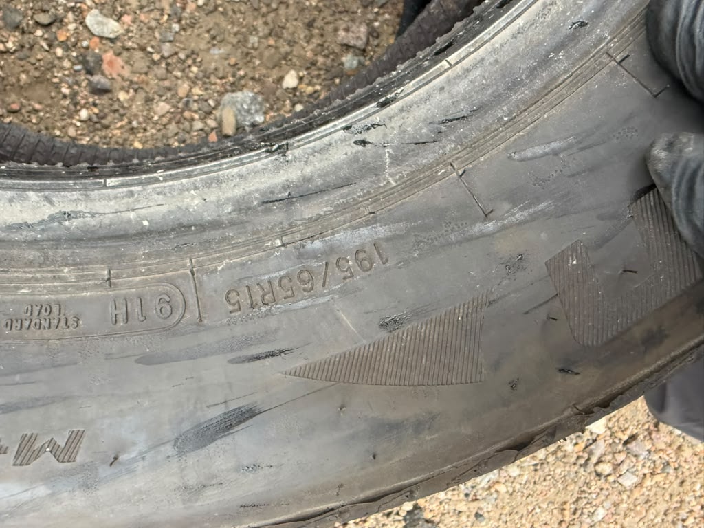 195/65R15 Pair (2 Like New Tires!!) Arizonian Silver Edition