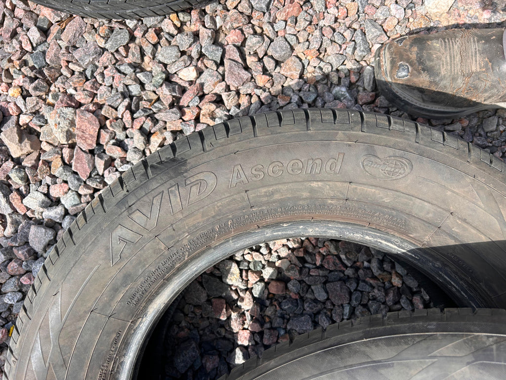 225/65R16 Pair (2 Like New Tires!!) Yokohama Avid Ascend