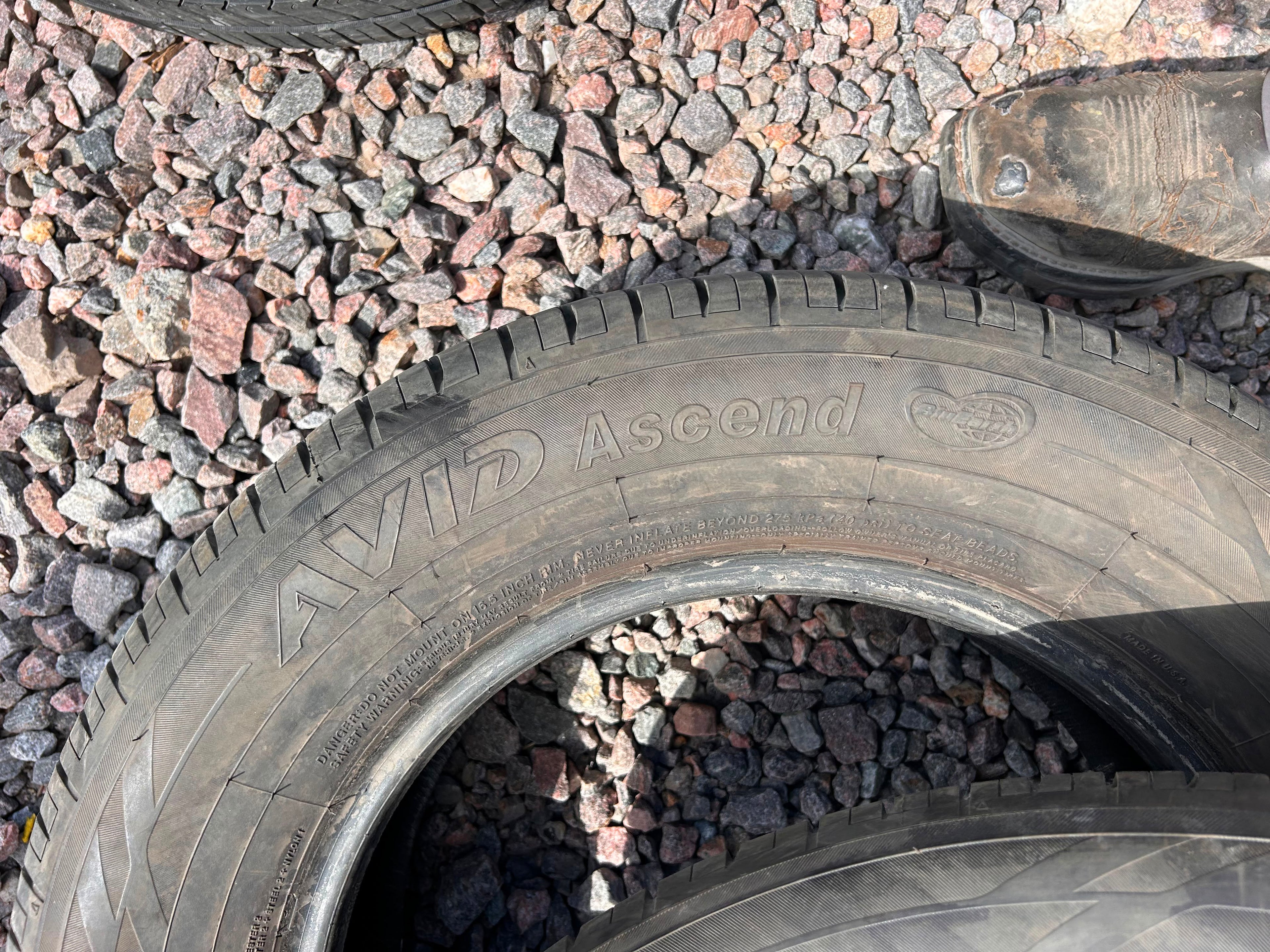 225/65R16 Pair (2 Like New Tires!!) Yokohama Avid Ascend