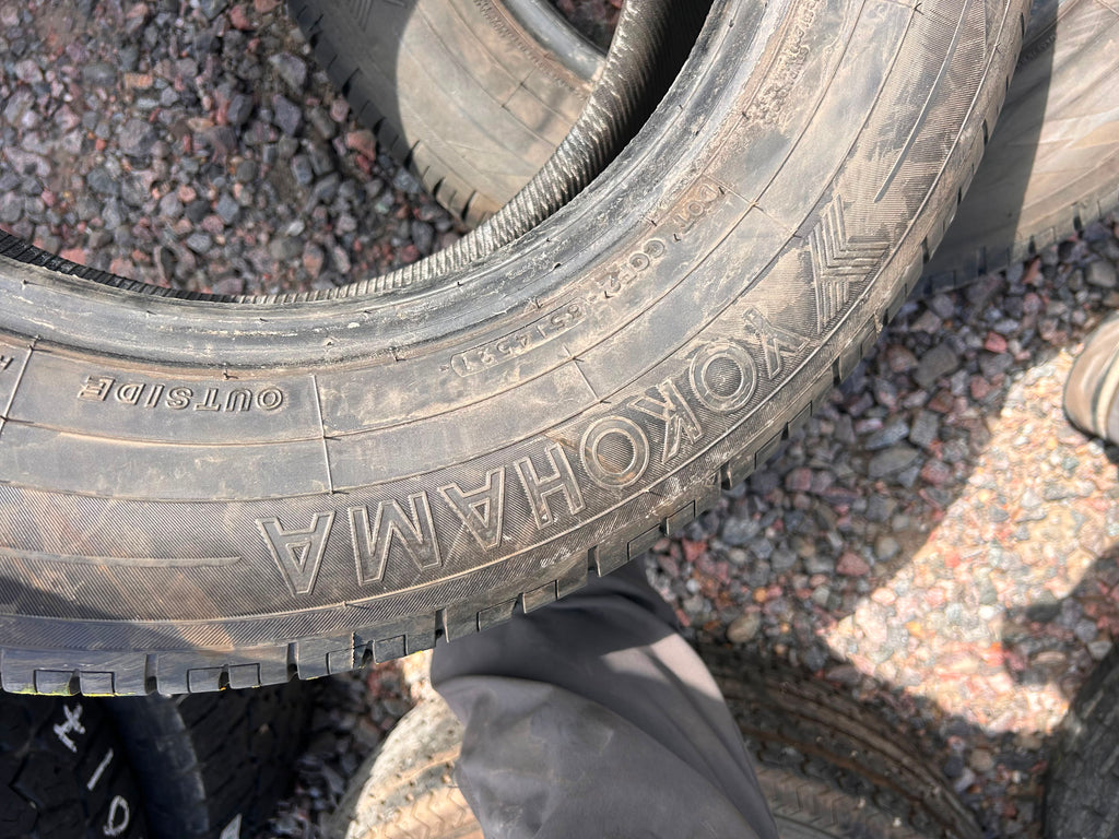 225/65R16 Pair (2 Like New Tires!!) Yokohama Avid Ascend