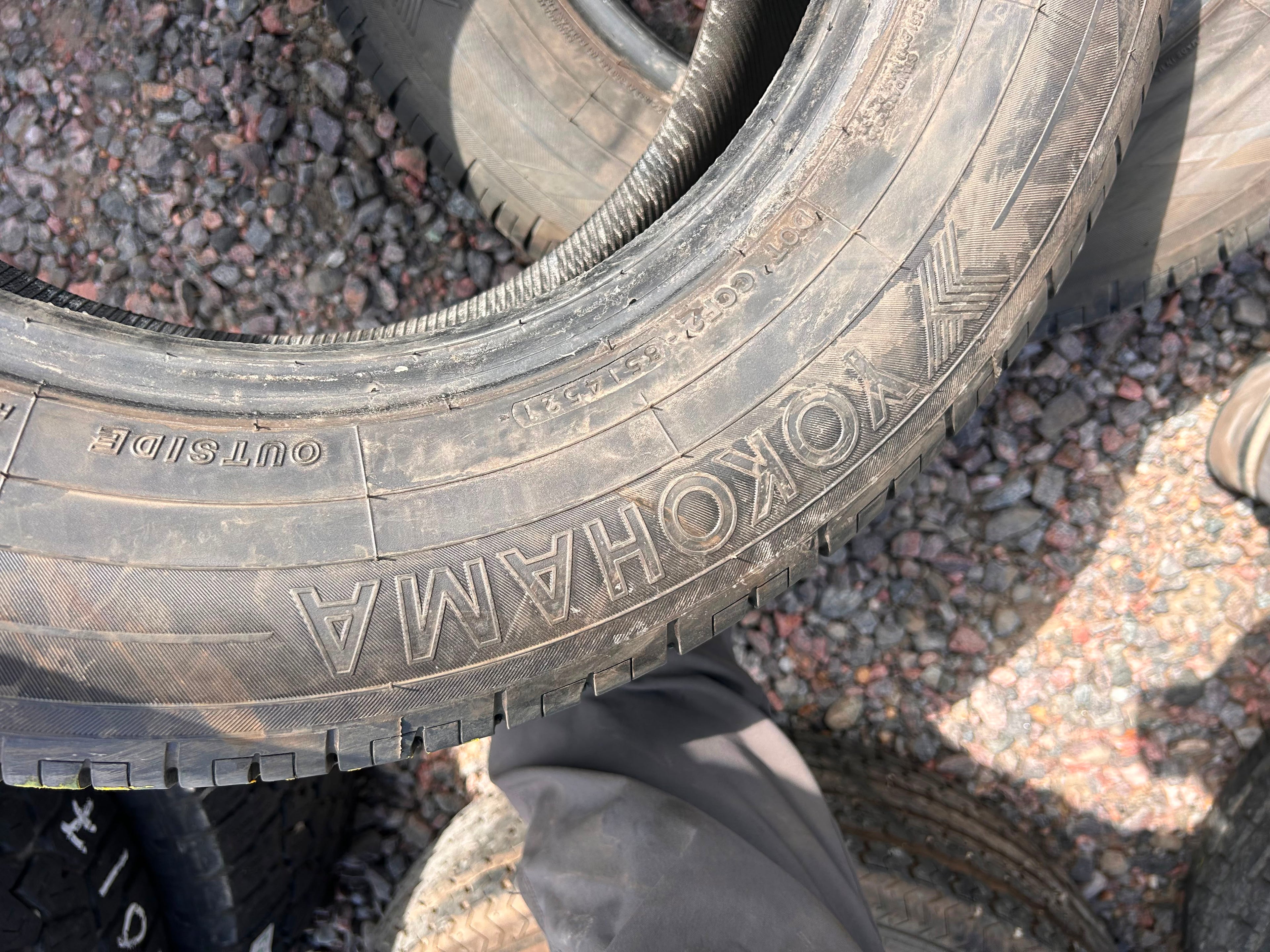 225/65R16 Pair (2 Like New Tires!!) Yokohama Avid Ascend