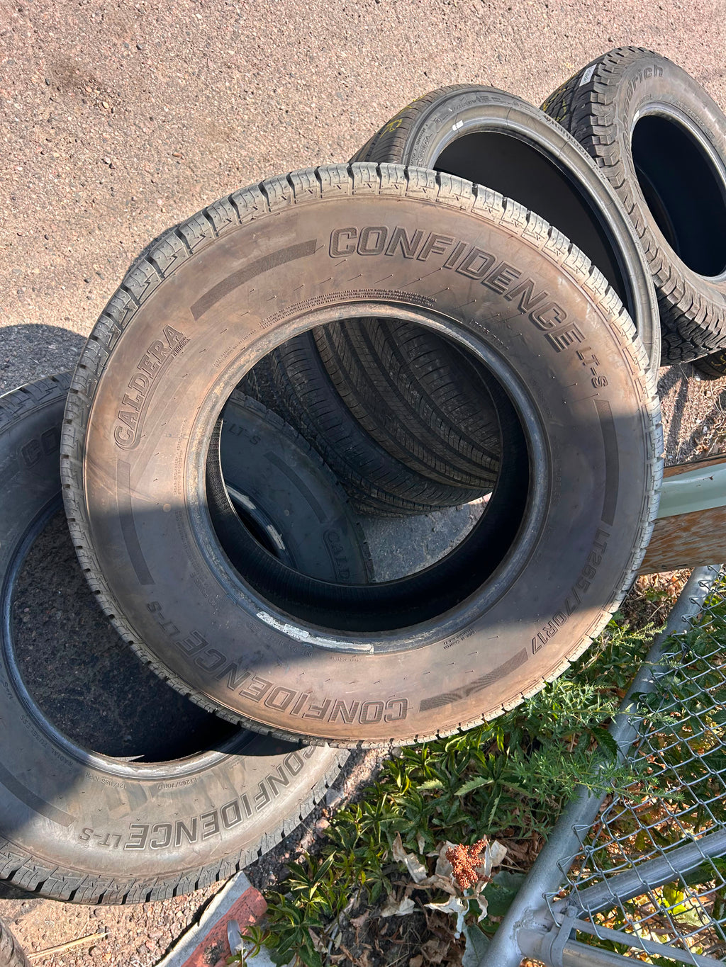 LT265/70R17 Pair (2 Like New Tires!!) Caldera Confidence LT-S