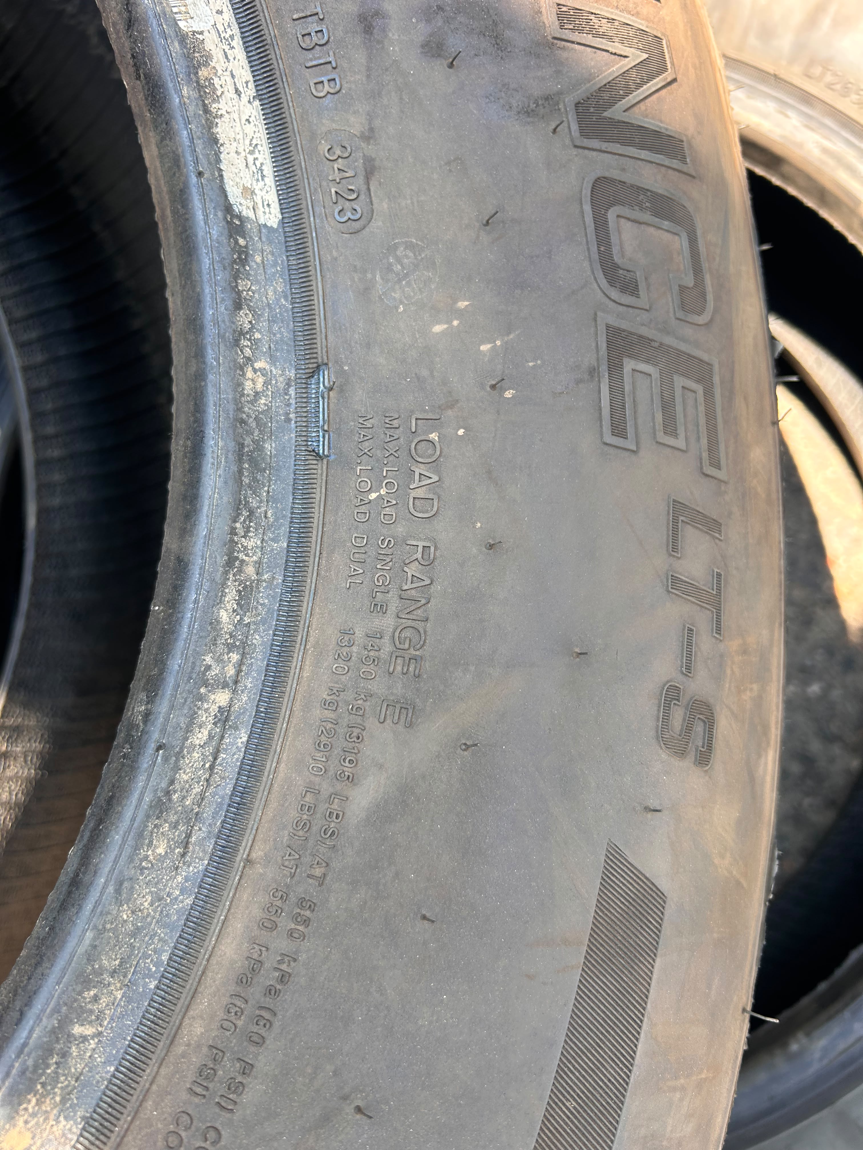 LT265/70R17 Pair (2 Like New Tires!!) Caldera Confidence LT-S
