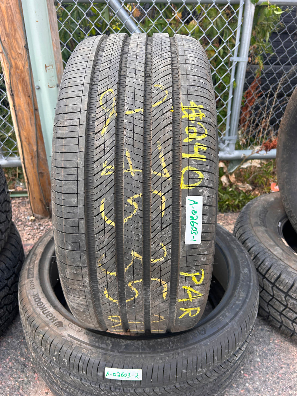 275/35R21 Pair (2 Like New Tires!!) Hankook ion Evo AS SUV