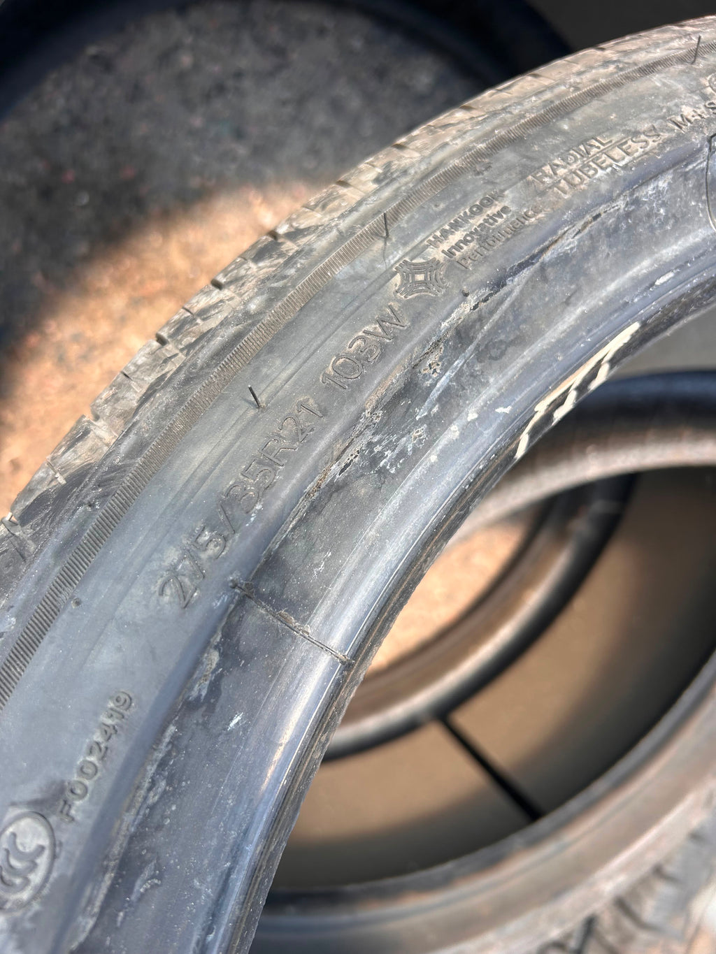 275/35R21 Pair (2 Like New Tires!!) Hankook ion Evo AS SUV