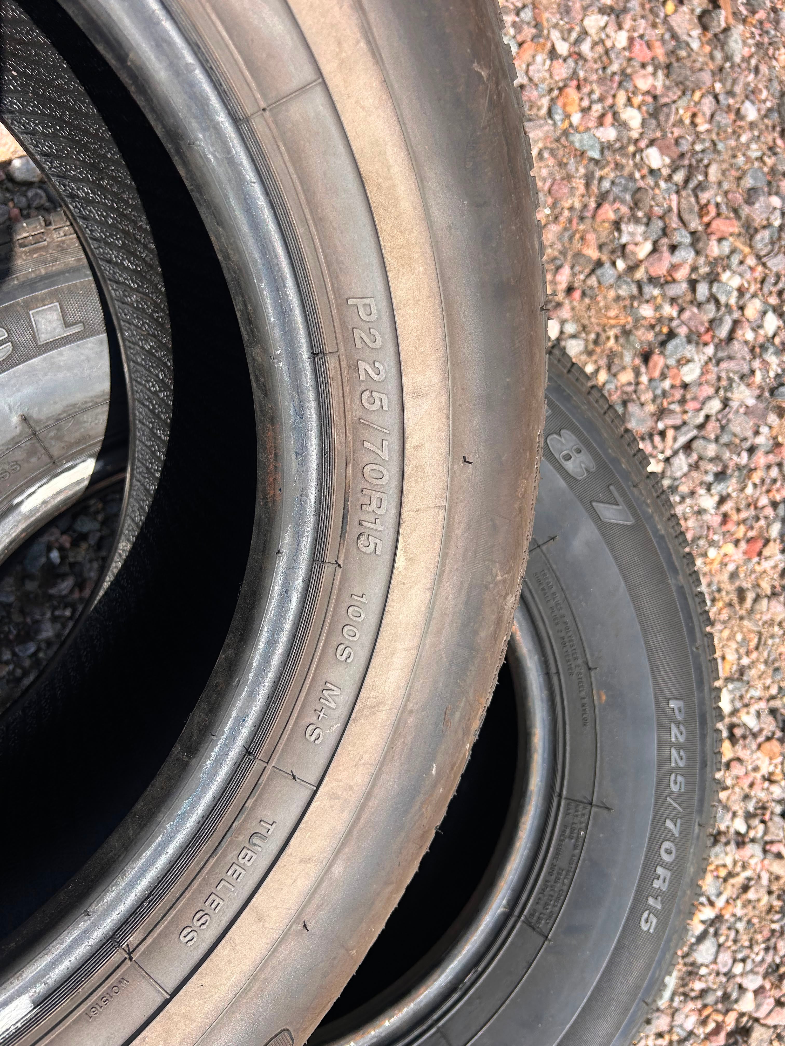 225/70R15 Pair (2 Used Tires) Venezia Classic 787