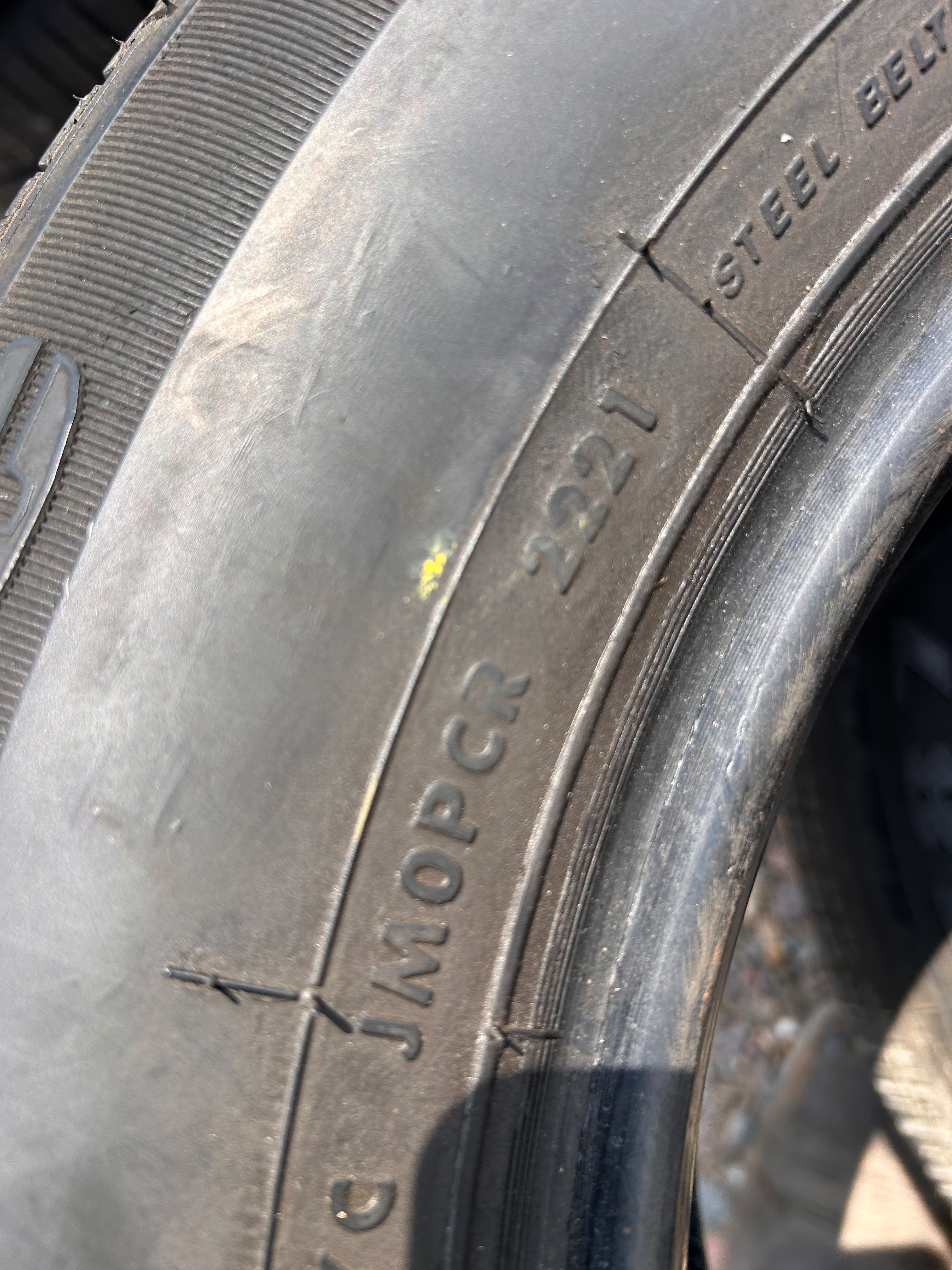 225/70R15 Pair (2 Used Tires) Venezia Classic 787