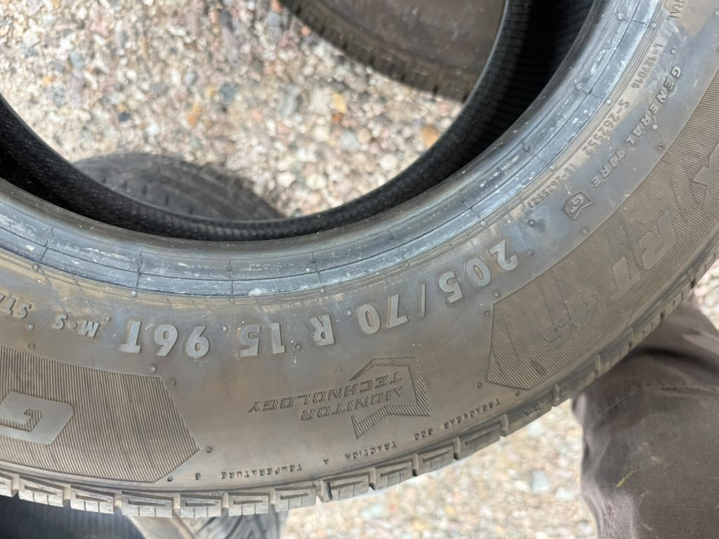 205/70R15 Pair (2 Like New Tires!!) General Altimax RT45