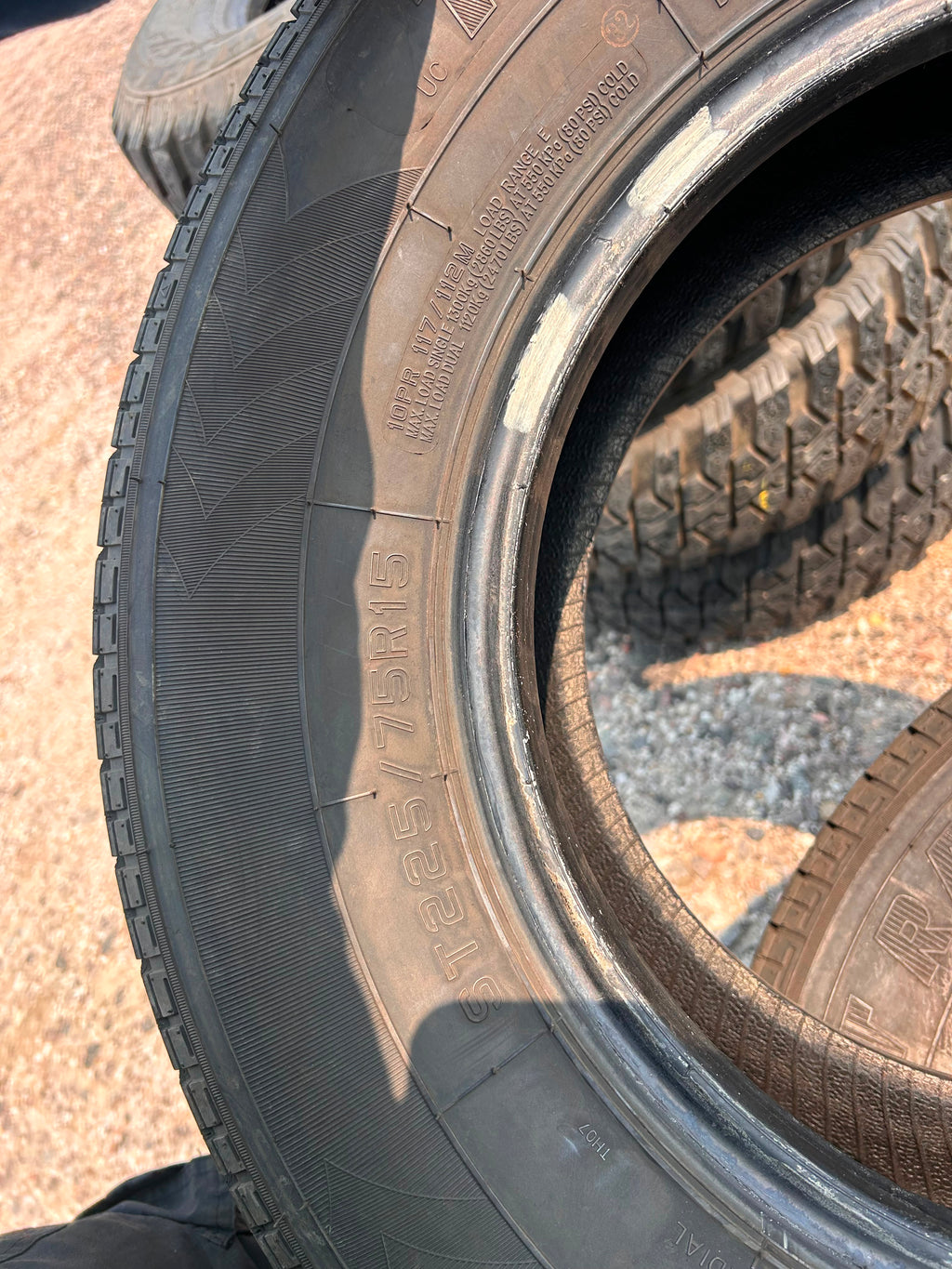ST225/75R15 Set (4 Used Tires) Towstar STR
