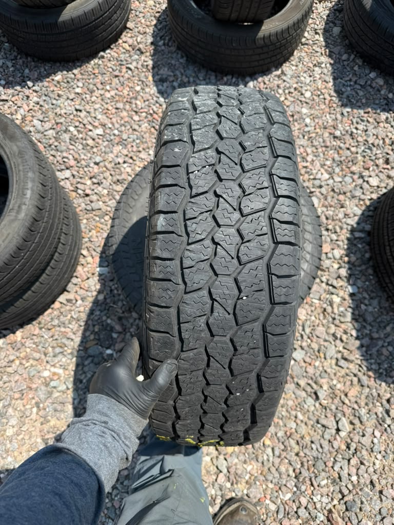 225/70R16 Pair (2 Used Tires) Vredestein Pinza