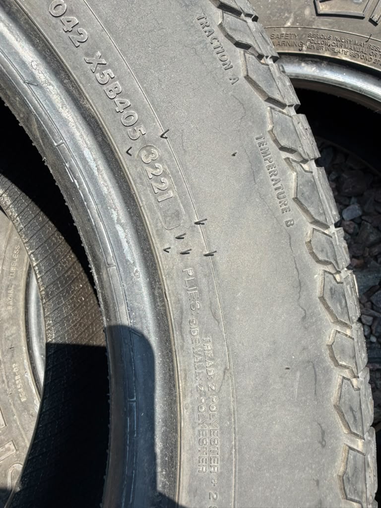 225/70R16 Pair (2 Used Tires) Vredestein Pinza